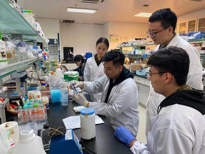 我校在“挑戰(zhàn)杯”創(chuàng)業(yè)計(jì)劃賽中斬獲3項(xiàng)金獎(jiǎng)，細(xì)胞技術(shù)研發(fā)與應(yīng)用領(lǐng)域取得歷史性突破